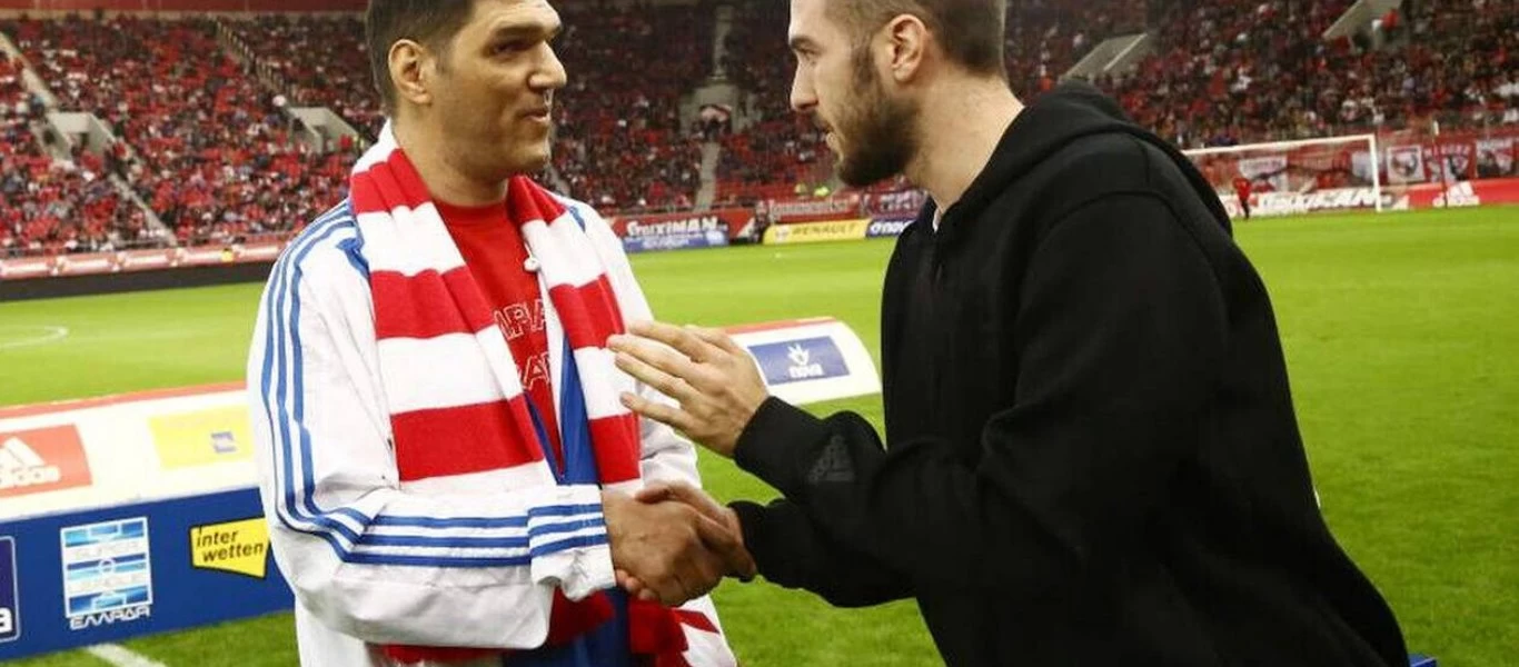 Ολυμπιακός: Ο Κ.Φορτούνης βράβευσε τυφλό παραολυμπιονίκη (βίντεο - φωτό)